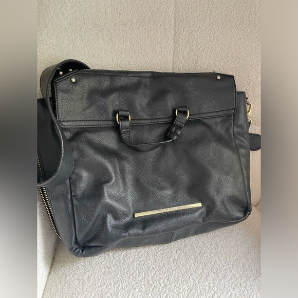 Large Steve Madden Black Leather crossbody open flap with pockets zippers NWOT - Picture 7 of 11